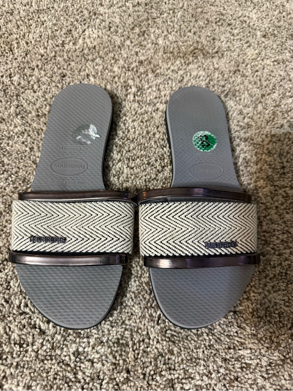 Havaianas Herringbone Slide Sandals in Gray and Cream